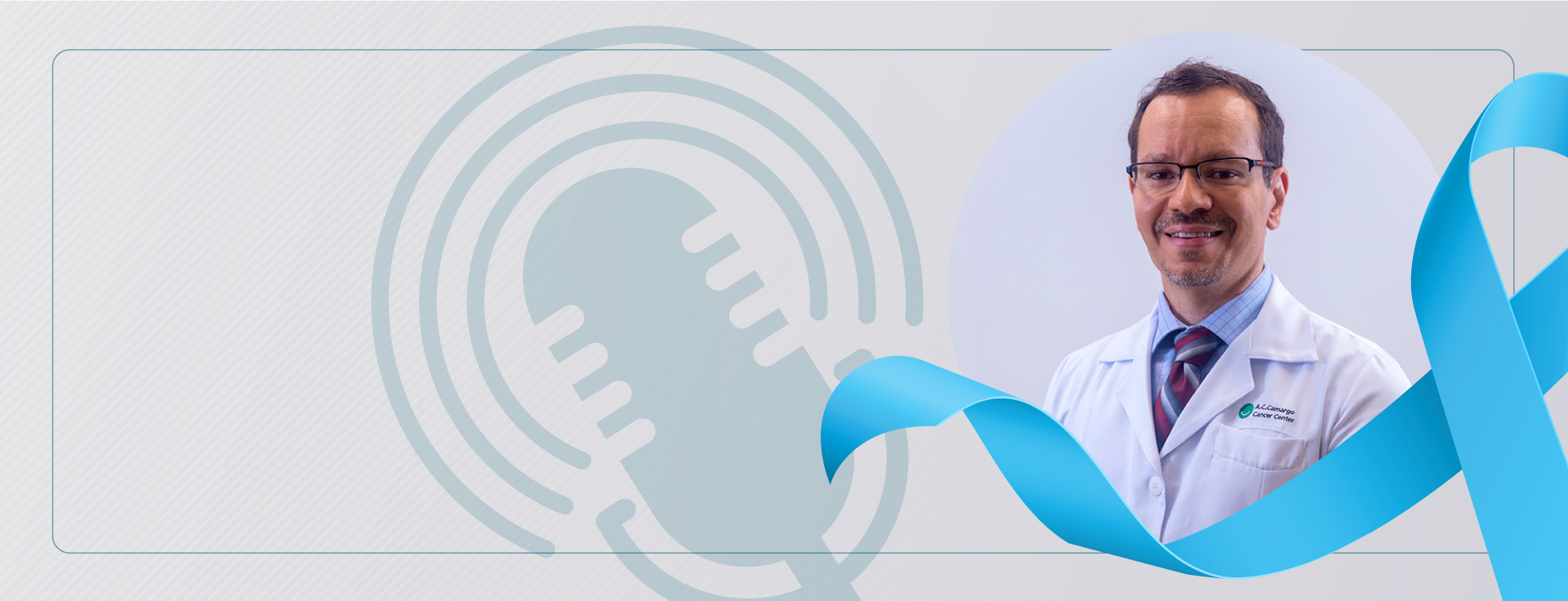 Radioterapia - Doutor Henderson, cabelo preto, jaleco branco e de cavanhaque